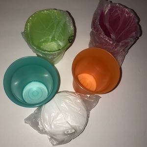 NWT Tupperware Set of 4 Tumblers with Lids